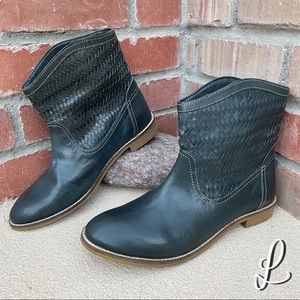 LEVI'S Leather Mid Calf Flat Heel Western Ankle Boots Sz 7.5